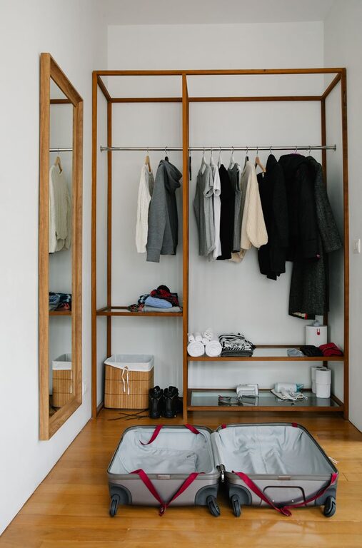 How to Store Seasonal Clothes Efficiently: Tips for Easy Organization